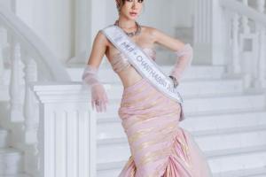 Thí sinh Hoa hậu Hoàn vũ Thái Lan bị đối thủ hất váy vào mặt