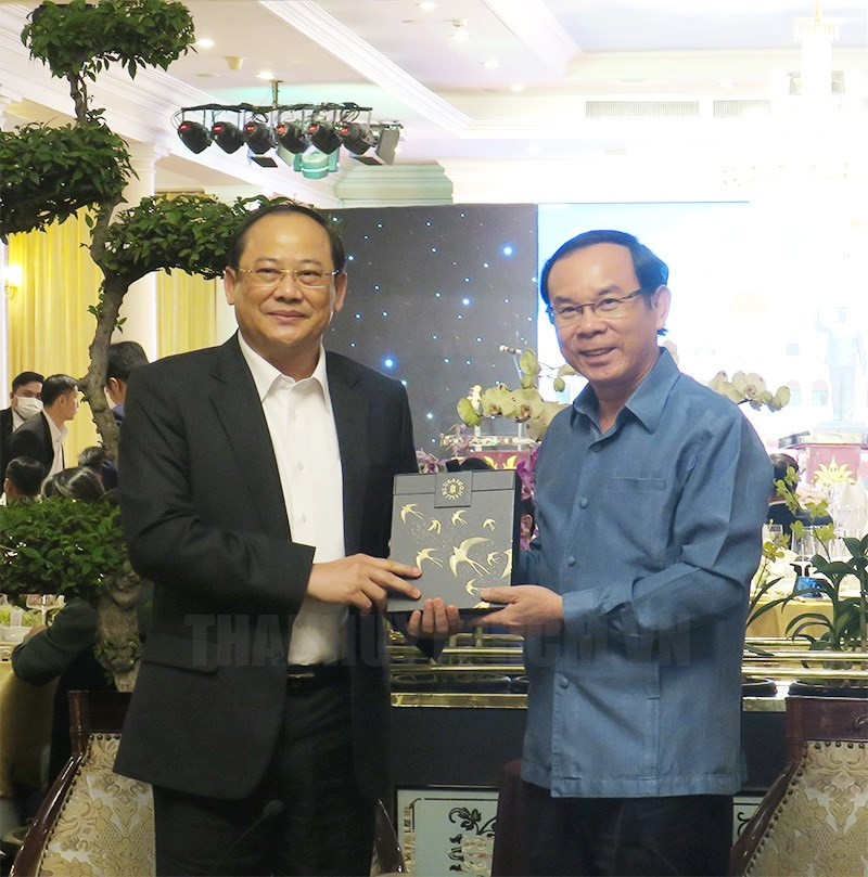 Thủ tướng Phạm Minh Chính chúc mừng tân Thủ tướng Lào