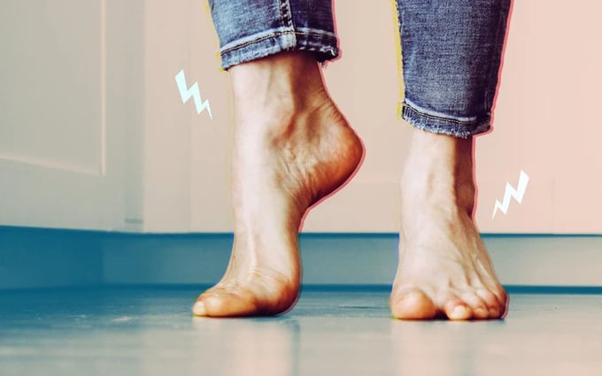 Tê bì, châm chích ở tay chân: Hiện tượng thường gặp cảnh báo dấu hiệu sức khỏe
